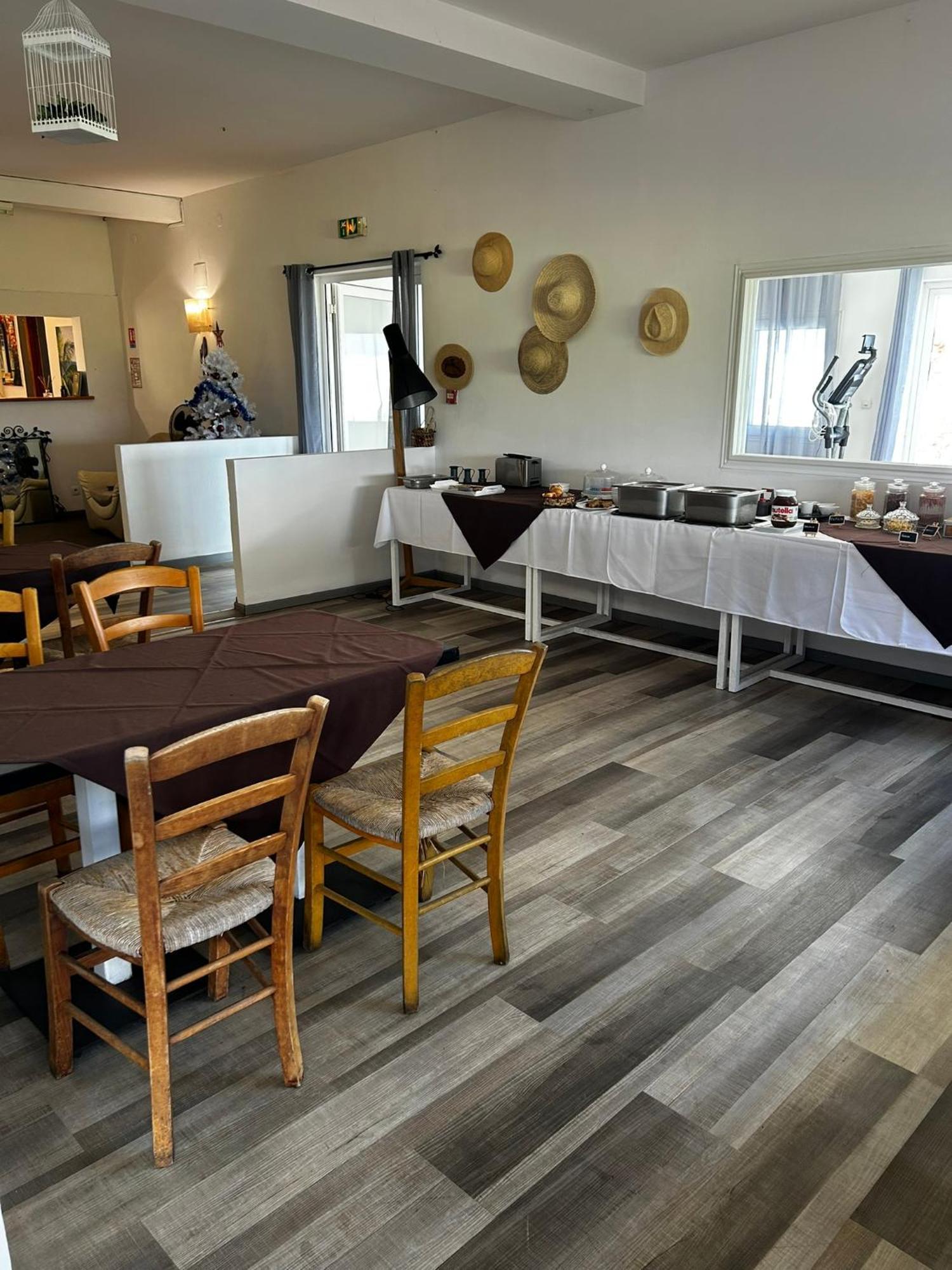 Hotel Le Soleil Couchant Saint Pierre Esterno foto