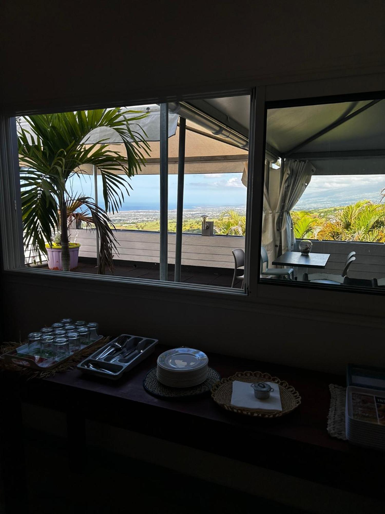 Hotel Le Soleil Couchant Saint Pierre Esterno foto