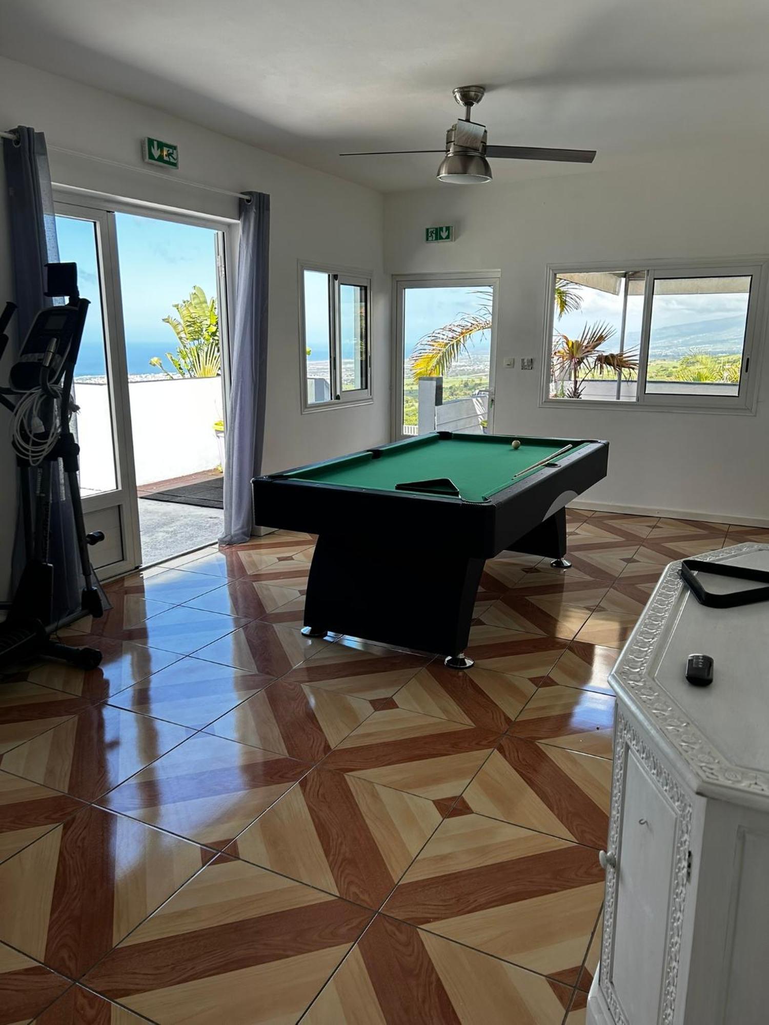 Hotel Le Soleil Couchant Saint Pierre Esterno foto